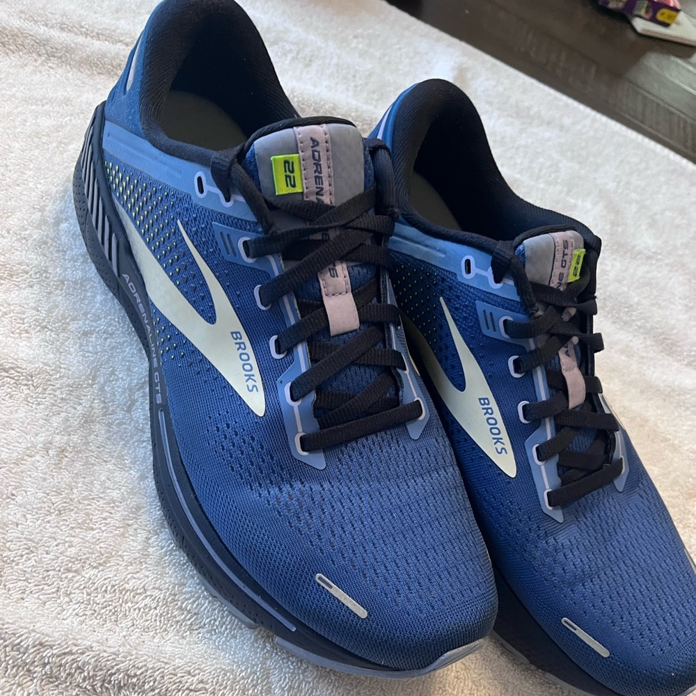 Ladies Brooks adrenaline GTS size 11 running shoes